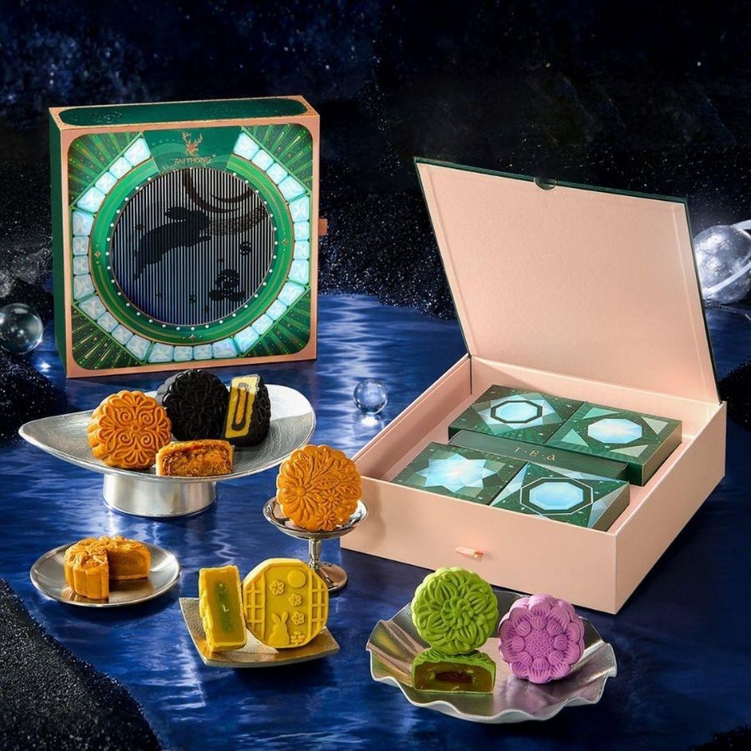 Hộp Bánh Trung Thu Hoàng Kim Niên 4X180g + Trà 50g